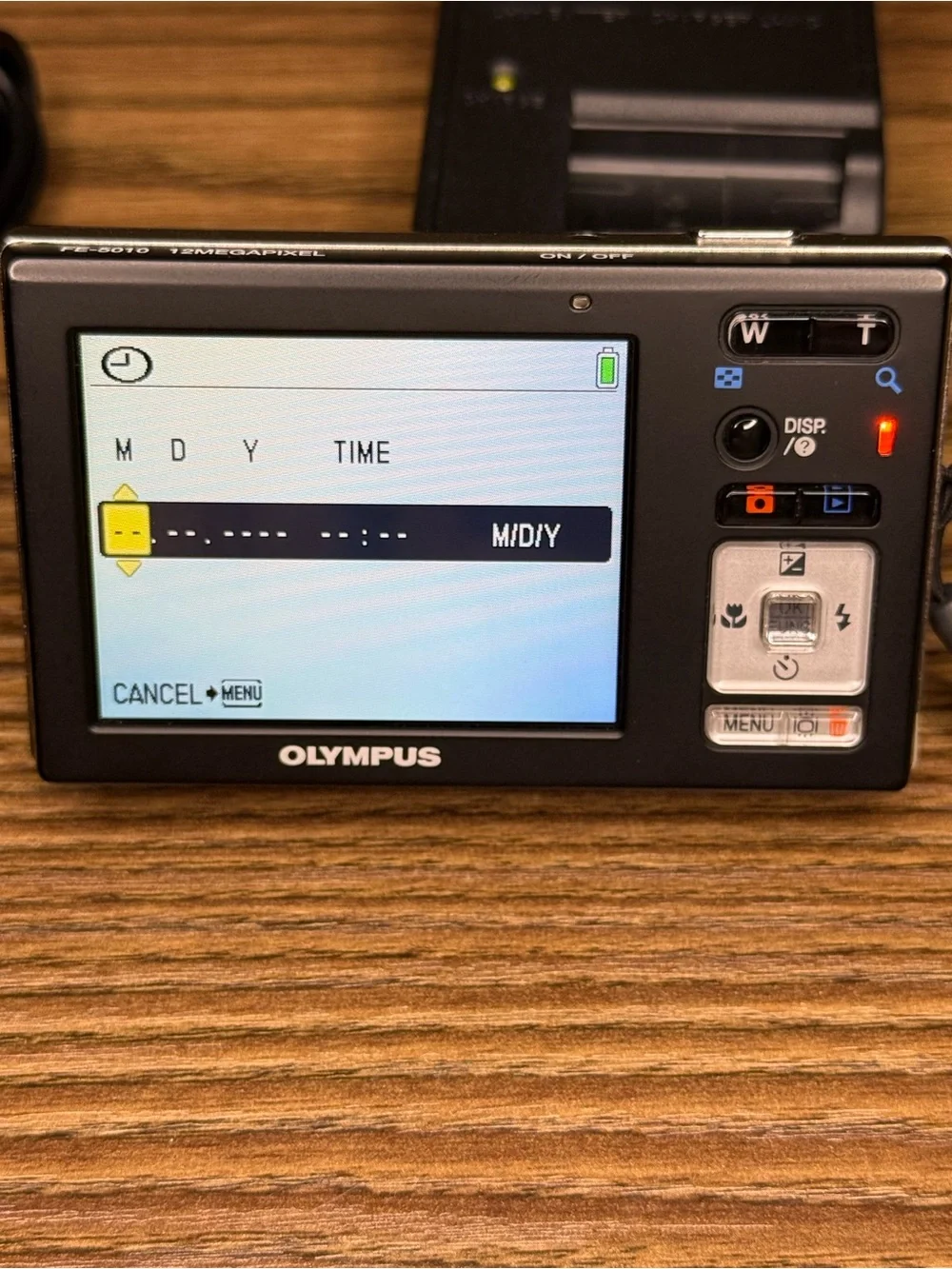 Olympus FE-5010 12mp 5x Zoom Digital Camera Orig Battery/Charger/Cords—Black